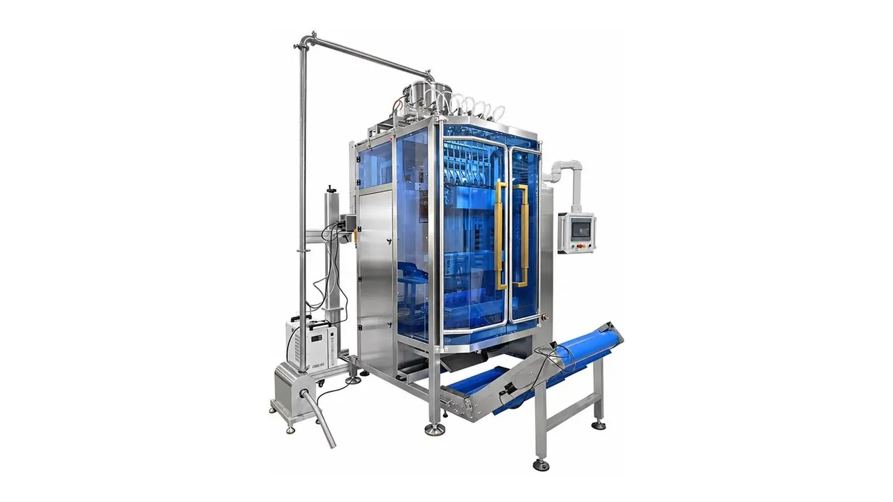 Multi-lane sachet packaging machine with an inclined discharge conveyor carrying finished sachets away